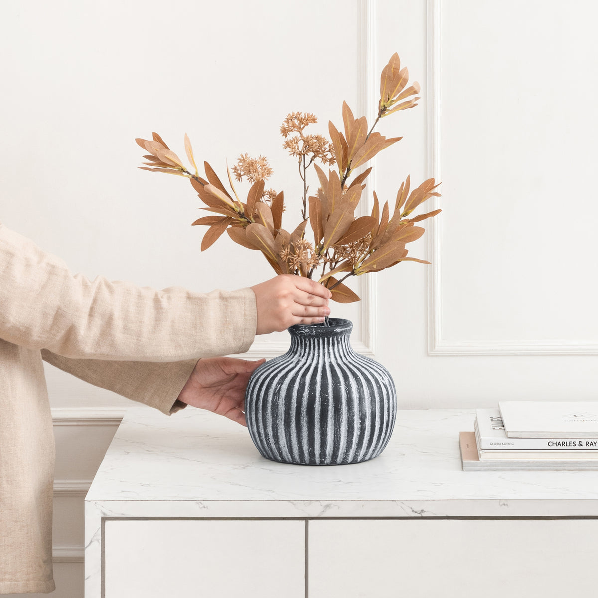 Storm Terracotta Vase - Black & White
