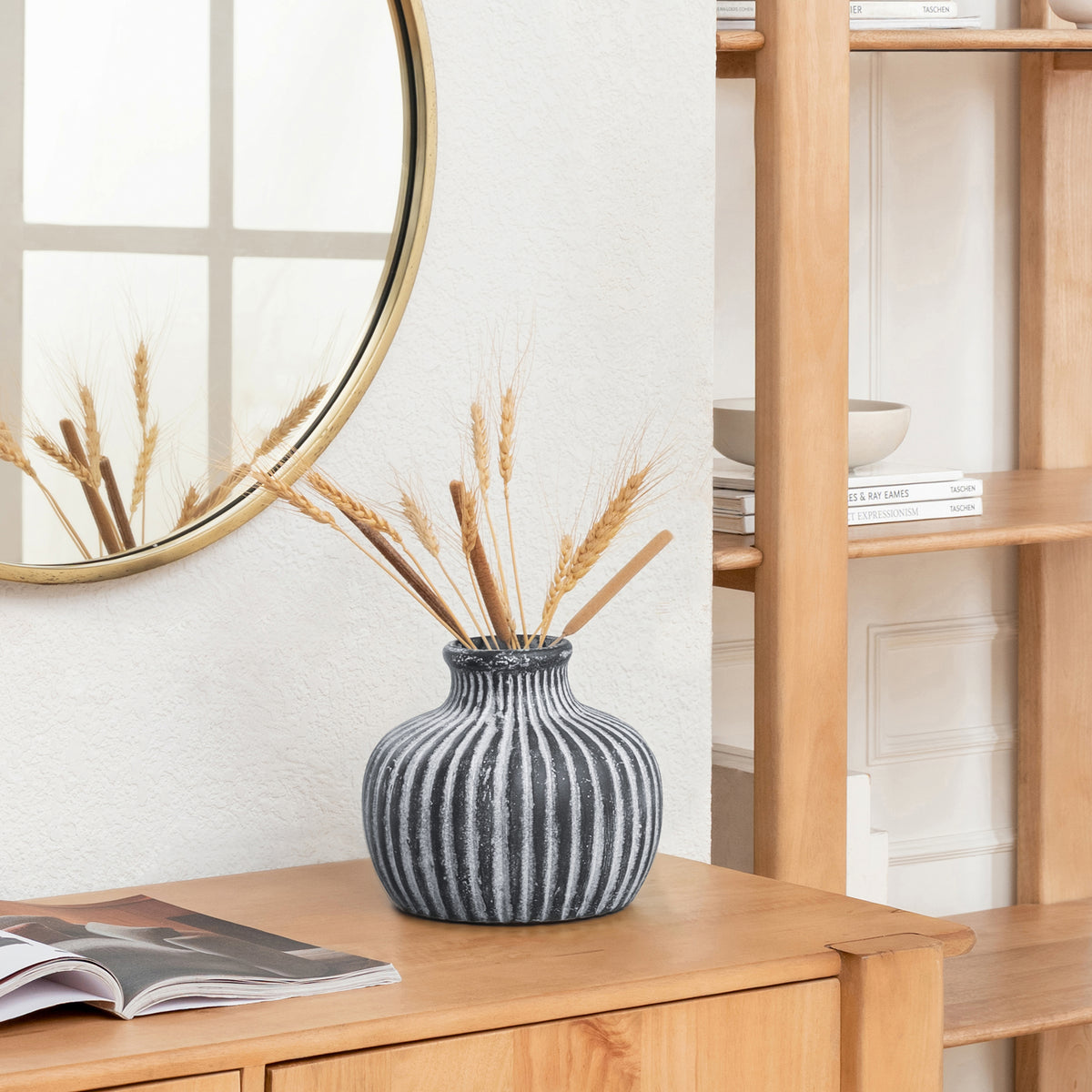 Storm Terracotta Vase - Black & White
